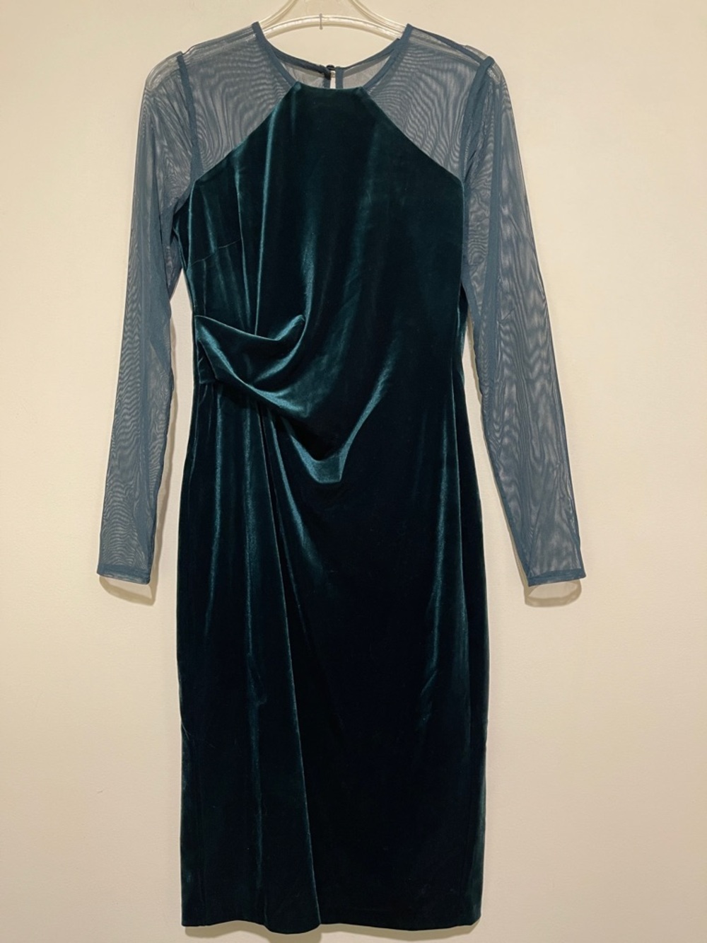 NWOT Vince Camuto green velvet mesh sleeve dress, size 6